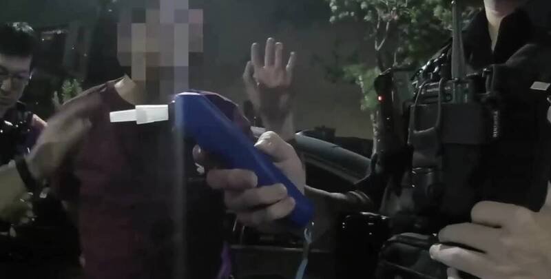 吴男浑身酒味却不配合酒测,被依拒测开罚18万元,并吊销驾驶执照、吊扣牌照2年。(民众提供) 吴男浑身酒味却不配合酒测,被依拒测开罚18万元,并吊销驾驶执照、吊扣牌照2年。(民众提供)