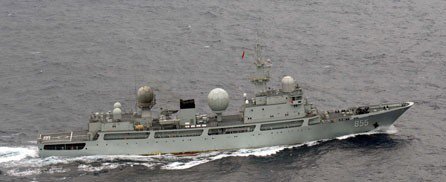 中国军舰今晨一度驶入日本领海。(图片取自日本防卫省) 中国军舰今晨一度驶入日本领海。(图片取自日本防卫省)