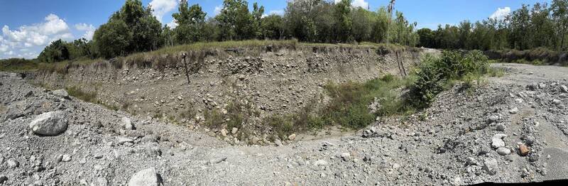 屏东县高树乡泰兴段554地号土地将拍卖,土地形状方整、有深坑。(行政执行署屏东分署提供) 屏东县高树乡泰兴段554地号土地将拍卖,土地形状方整、有深坑。(行政执行署屏东分署提供)