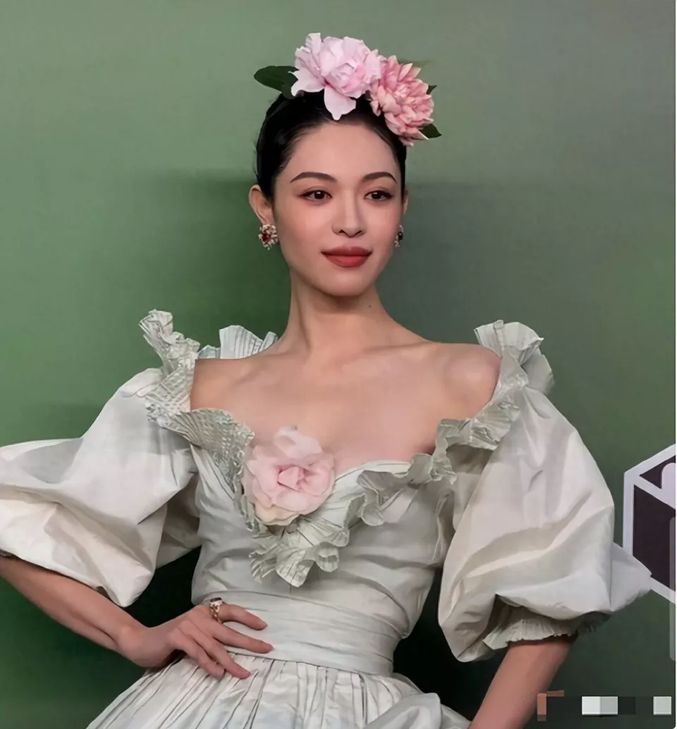 事态升级!钟楚曦黑历史被扒,抢C位只是冰山一角