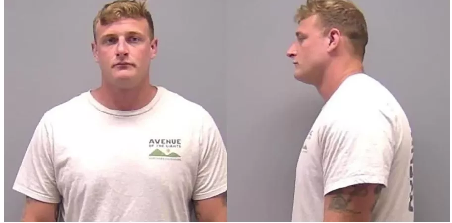 黑人女报警却被白人警察枪杀 前副警长谋杀罪成立