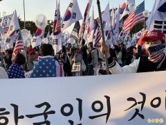 习近平将出席APEC  韩国庆州反中群众抗议 秀「天灭中共」标语