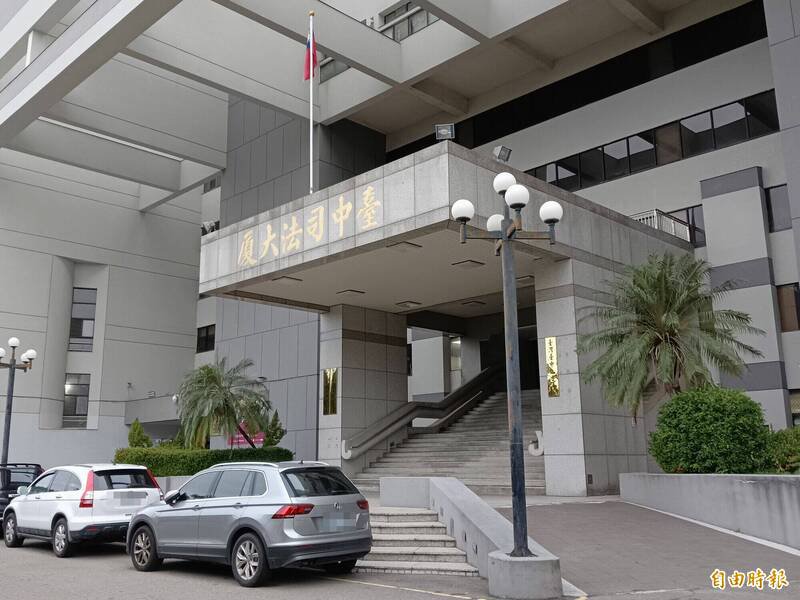 林欣月成立「中华白阳四贵灵宝圣道会」,却假藉「借窍驱魔」殴打信徒致死,台中地院今判林5年7月徒刑。(记者陈建志摄) 林欣月成立「中华白阳四贵灵宝圣道会」,却假藉「借窍驱魔」殴打信徒致死,台中地院今判林5年7月徒刑。(记者陈建志摄)