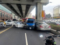 新北大道3车连环撞 意外搜出K他命