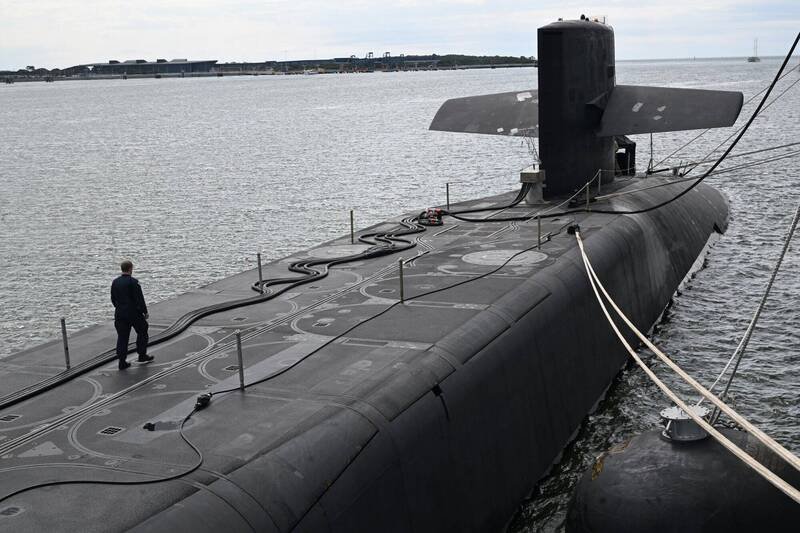 目前只有包括中国、美国、俄罗斯、法国与英国在内的少数国家拥有核潜艇编队,如今南韩已获美方批准建造,有望在十年内加入「核潜艇俱乐部」。(路透社) 目前只有包括中国、美国、俄罗斯、法国与英国在内的少数国家拥有核潜艇编队,如今南韩已获美方批准建造,有望在十年内加入「核潜艇俱乐部」。(路透社)