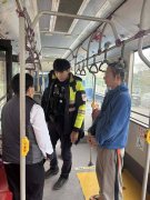 公车上狂喷灭火器吓坏乘客 男癫痫清醒后：发生什么事？