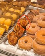 恶！中国烘焙连锁名店好利来 面包掉地仍继续贩售