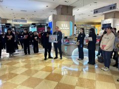 大年初四北车商圈涌人潮 忠西所前进百货设置「机动派出所」