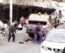 垃圾车弹射击落妇人  后脑勺撞地一度进加护病房