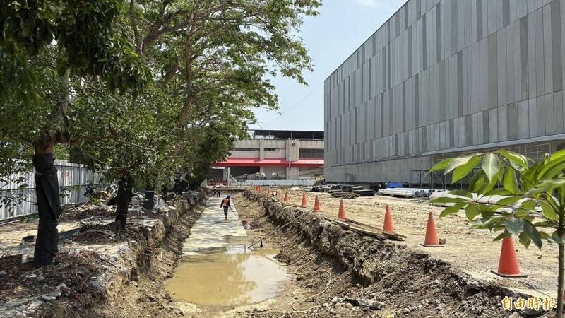 国图南馆工程持续推进。（记者杨金城摄）