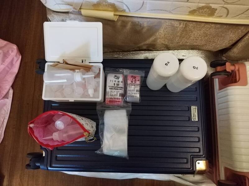 北市刑大查获毒品等相关证物。（记者刘庆侯翻摄）