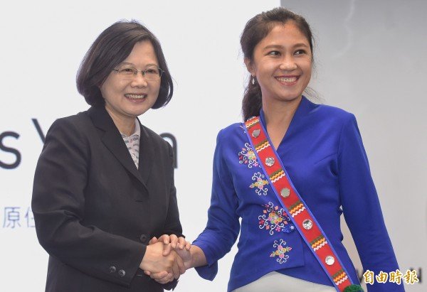 民进党不分区立委Kolas Yotaka（右）。（资料照，记者刘信德摄）