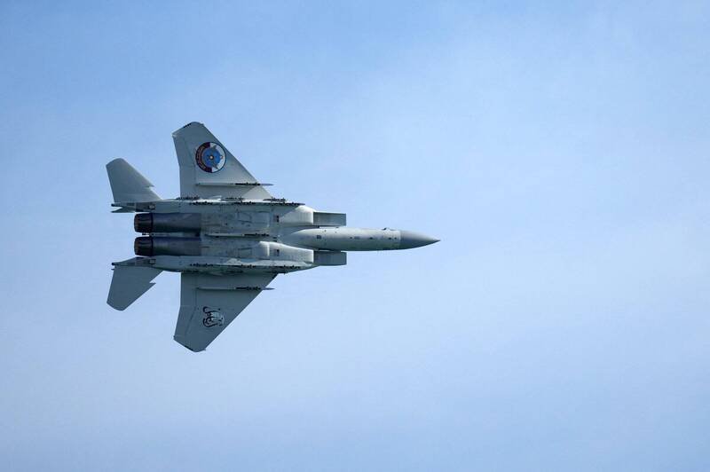 卡达宣布击落2架伊朗空军苏-24战斗机。图为卡达空军F-15战机。（法新社）