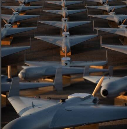 美国日前对伊朗发动一连串攻击，动用战斧巡弋飞弹、匿踪战机，并首度在实战中使用模仿伊朗设计、价格低廉的一次性攻击无人机。（截自美国中央司令部X）
