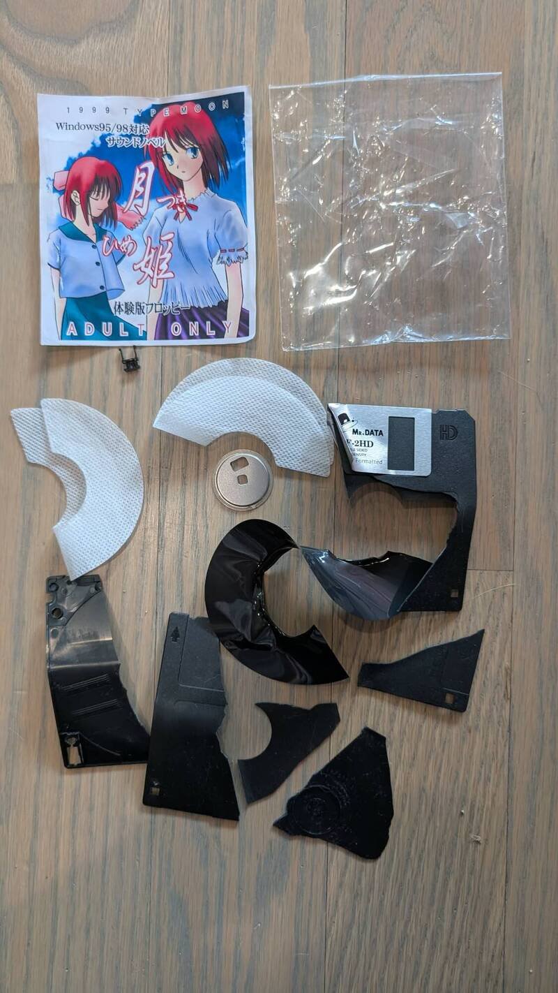 日前有美国宅宅从葡萄牙购入全球仅50份的限量版游戏，不料拿到时已残破不堪。（图撷取自@TehKeripo推特社群平台「X」）