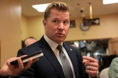 吓坏！美联邦参议员希伊开飞机紧急降落 未传出伤亡