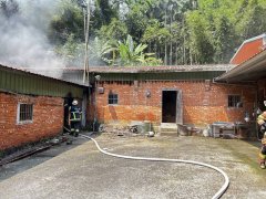 三峡三合院窜火 8旬翁倒卧屋内命危