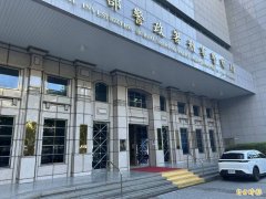 网友质疑僵尸步态男是芬太尼毒品吸食者引热议 刑事局： 警盘查无异状，该类毒尚未于国内流行