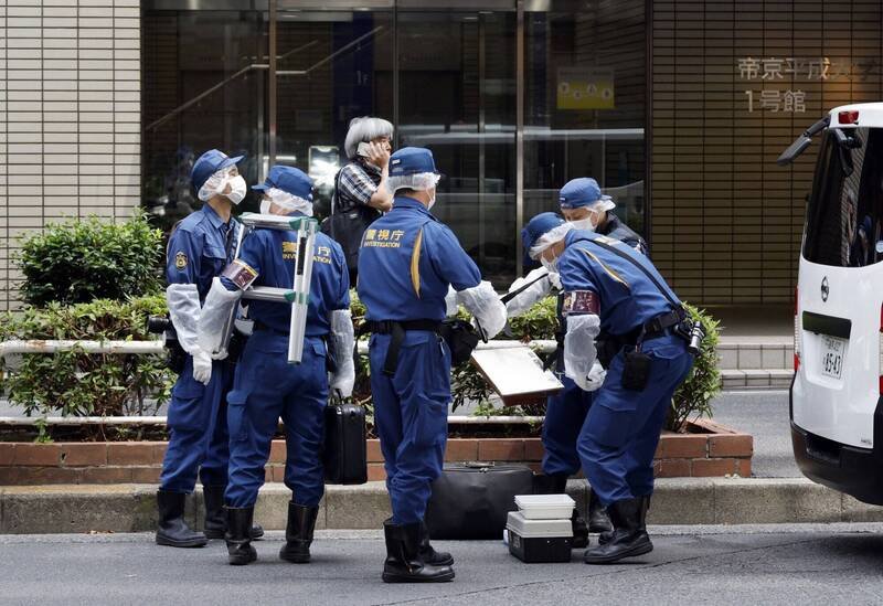 日本京都11岁男童安达结希被继父安达优季通报失踪近3周后，13日被发现陈尸山区，经过警方多日调查后，安达优季15日坦承弃尸，并于16日凌晨被捕。图为日本警察示意图。（欧新社）