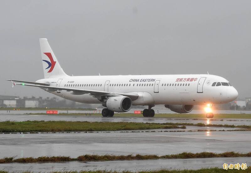中国航空公司6月5日起调降中国大陆航线燃油附加费，降幅约1成，示意图。（资料照）