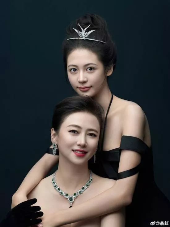 57岁翁虹探访闺蜜海景豪宅 体态现变化引网友关切
