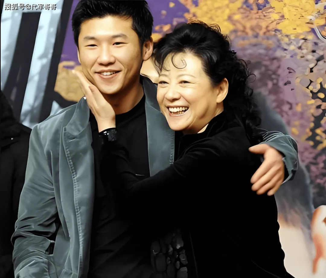 48岁王骁近况曝光！娶圈外妻子生下一女