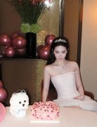 刘亦菲晒39岁庆生照 穿纱裙高贵千金感拉满