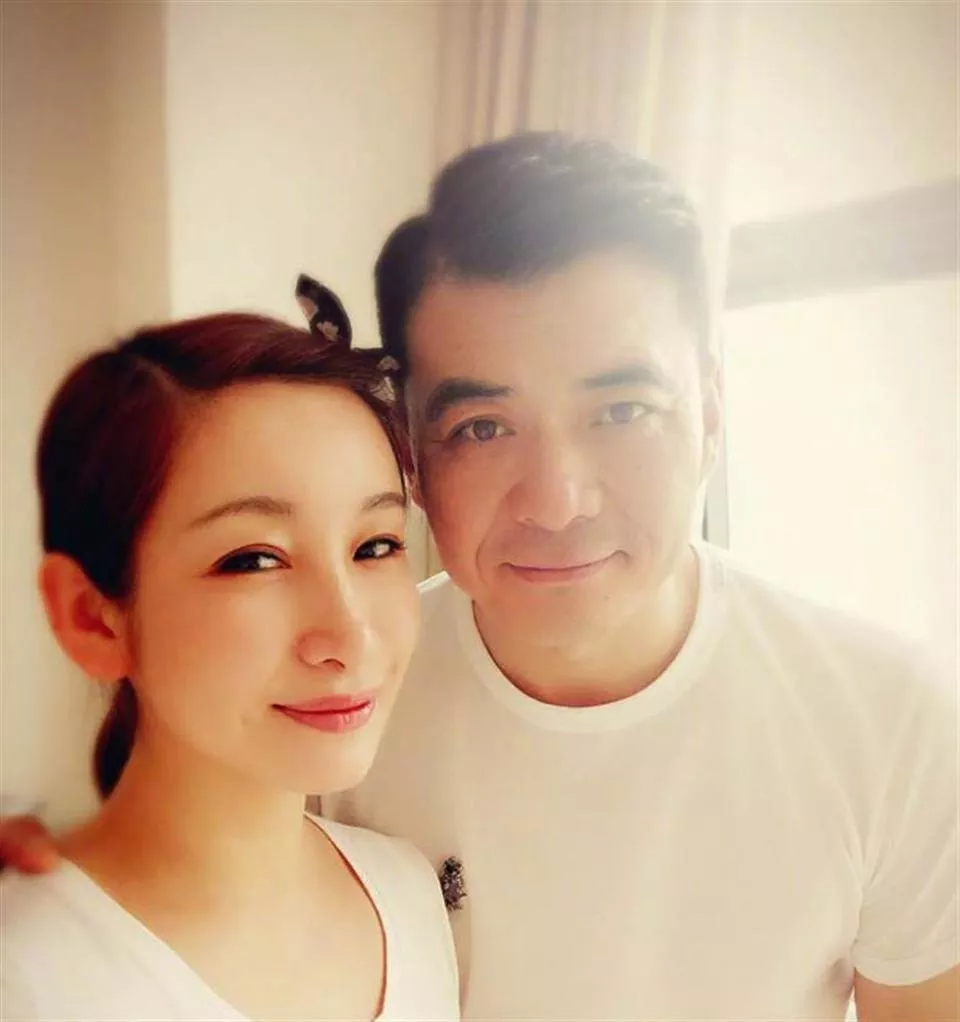 王新军去世仅1天 秦海璐评论区沦陷 丈夫无辜被去世