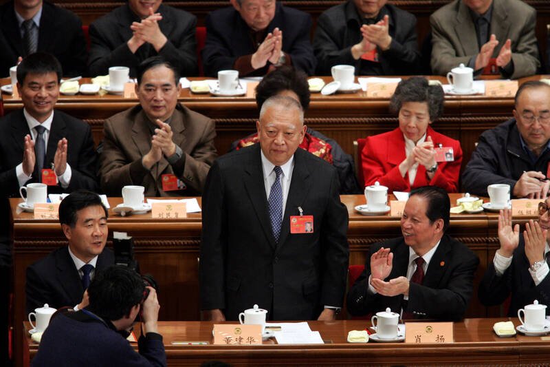 香港主权移交后首任行政长官董建华，8日晚间10时辞世，享寿89岁。（美联社档案照）