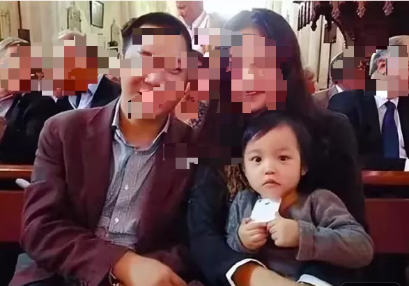 女大十八变，赵薇女儿近照曝光，又高又美