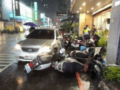 吸丧尸烟弹＋安非他命上路 台中男「不知开到哪」失控撞9车