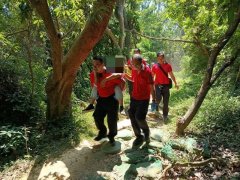 小心热伤害!女山友兰潭步道健行突胸闷 嘉市消防员背下山送医