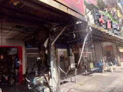 新店机车行招牌突起火窜浓烟 36消防急灭火疏散9住户
