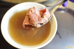 吵架抓菜刀挥舞「信不信我敢砍下去」 牛肉汤厨师恐吓判拘役