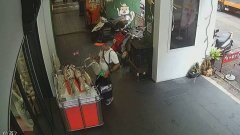 男子顺手牵羊偷走店家放在外的包包   丰原警锁定嫌犯追查中